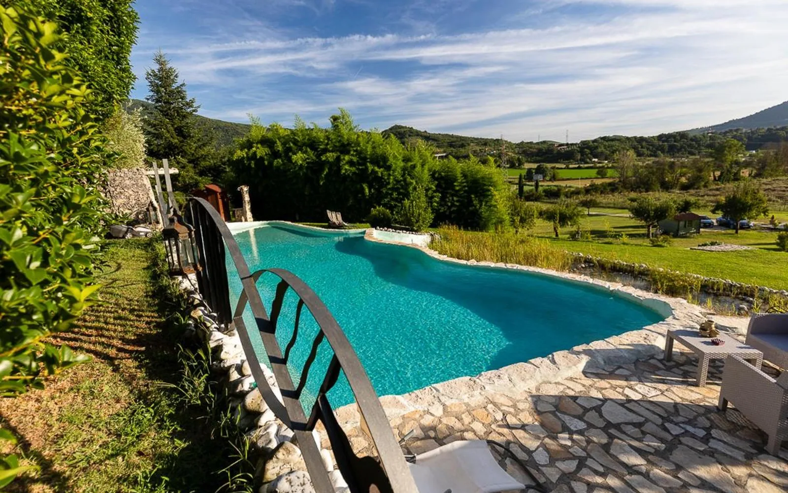 Tenuta i Tufari, La bio-piscina e la valle dell'Aniene sullo sfondo