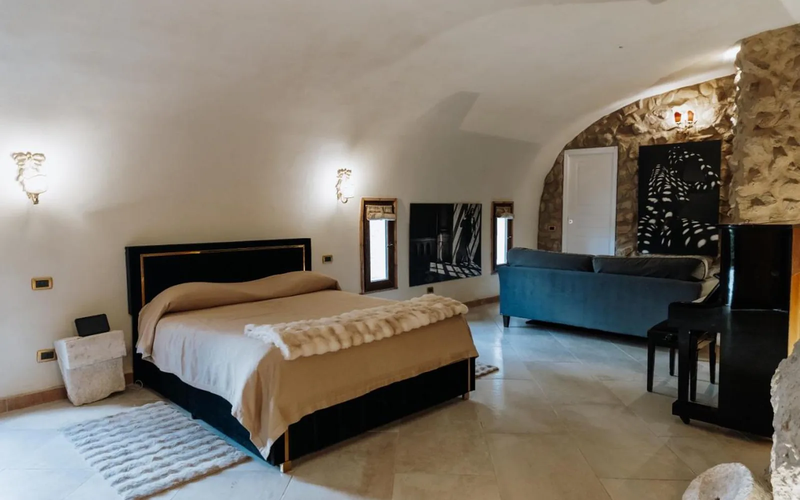 Tenuta i Tufari, La camera con letto matrimoniale e volta in pietra